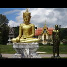 Einer der vielen Tempel entlang des Highways